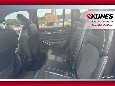 Used 2022 Jeep Grand Cherokee Altitude AWD/4WD image 8
