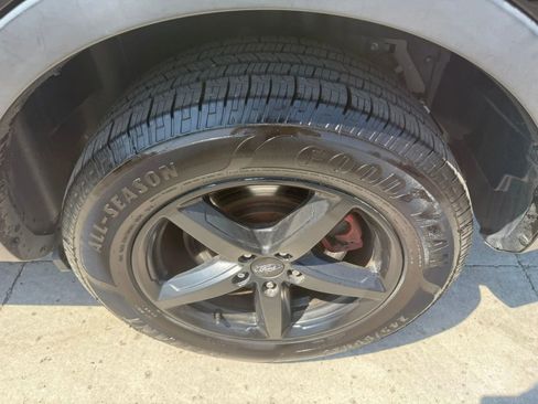 Used 2016 Ford Explorer XLT w/ Equipment Group 202A image 7