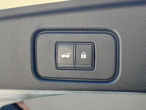 Used 2023 Nissan Pathfinder SL AWD/4WD image 22