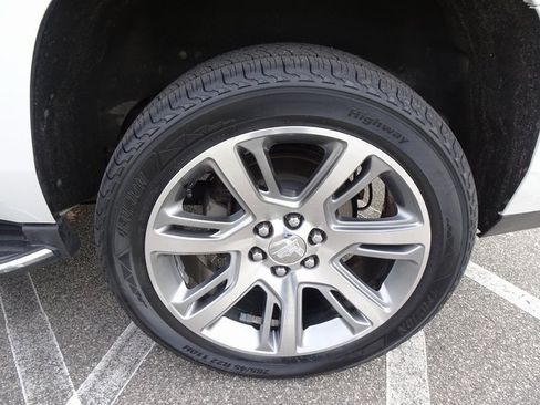 Used 2017 Cadillac Escalade Premium Luxury image 43