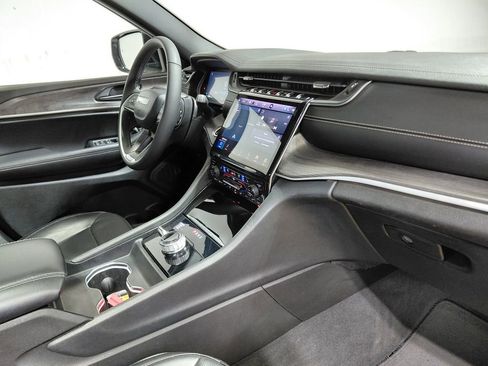 Used 2024 Jeep Grand Cherokee L Limited w/ Luxury Tech Group II image 35