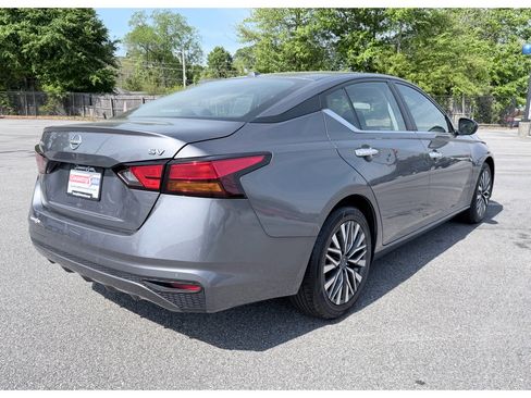 Used 2024 Nissan Altima 2.5 SV image 6