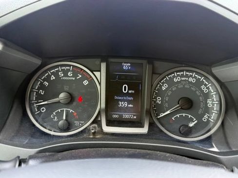Used 2022 Toyota Tacoma TRD Off-Road w/ Technology Package AWD/4WD image 17