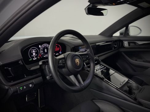 Used 2025 Porsche Panamera 4 image 4
