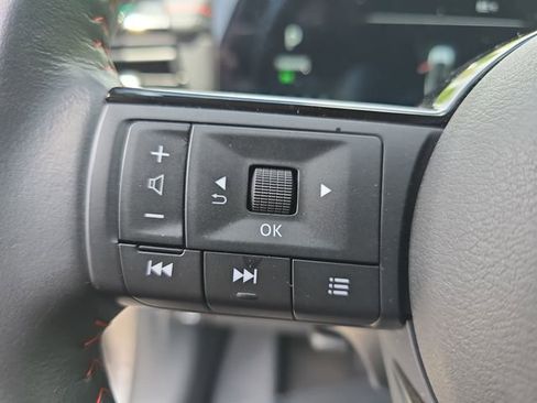 Used 2025 Nissan Kicks SR FWD image 35