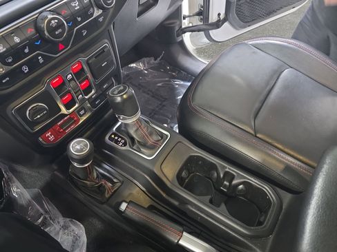 Used 2020 Jeep Wrangler Unlimited Rubicon AWD/4WD image 25