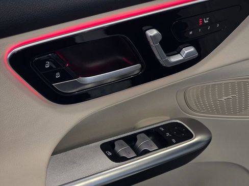 Used 2025 Mercedes-Benz GLC 300 image 33