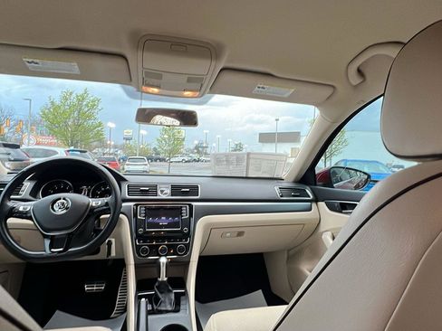 Used 2017 Volkswagen Passat 1.8T R-Line w/ R-Line Lighting Package image 19