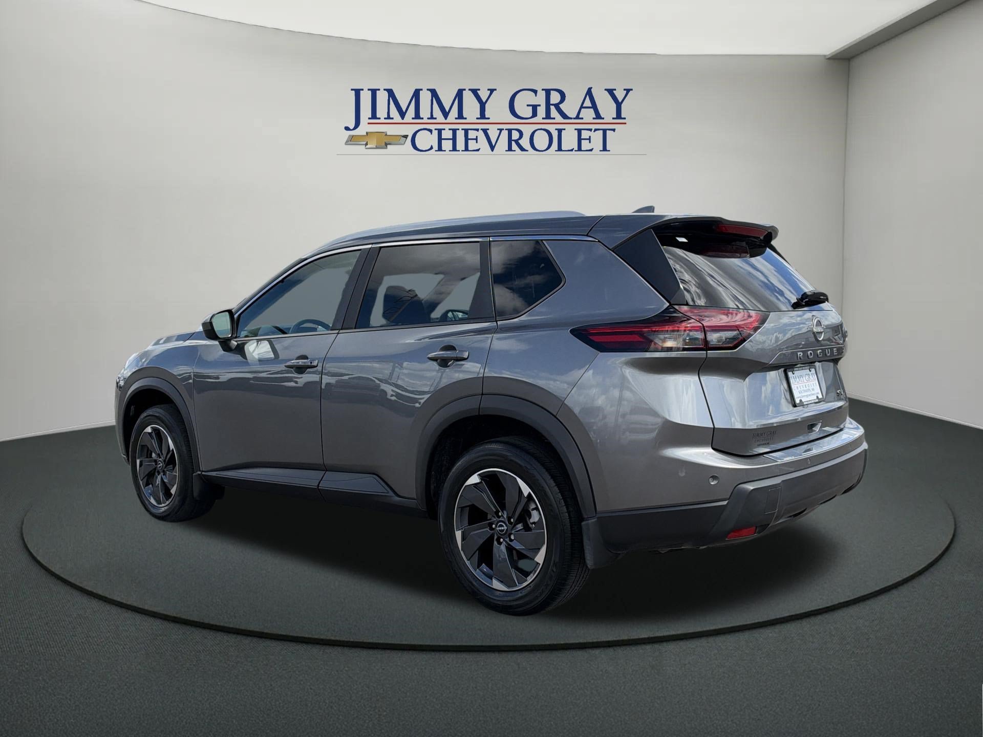 Used 2024 Nissan Rogue SV w/ SV Premium Package FWD image 3