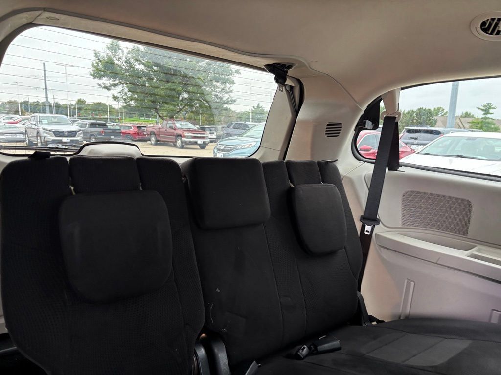 Used 2013 Chrysler Town & Country Touring FWD image 23