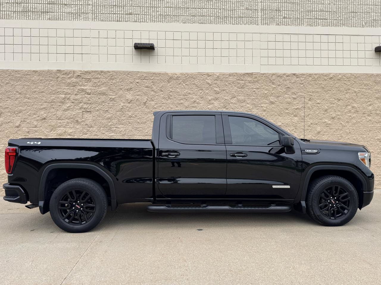 Used 2019 GMC Sierra 1500 Elevation w/ Elevation Value Package AWD/4WD image 9