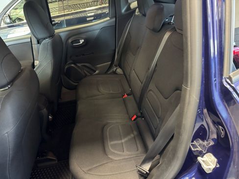 Used 2019 Jeep Renegade Latitude w/ Cold Weather Group AWD/4WD image 11