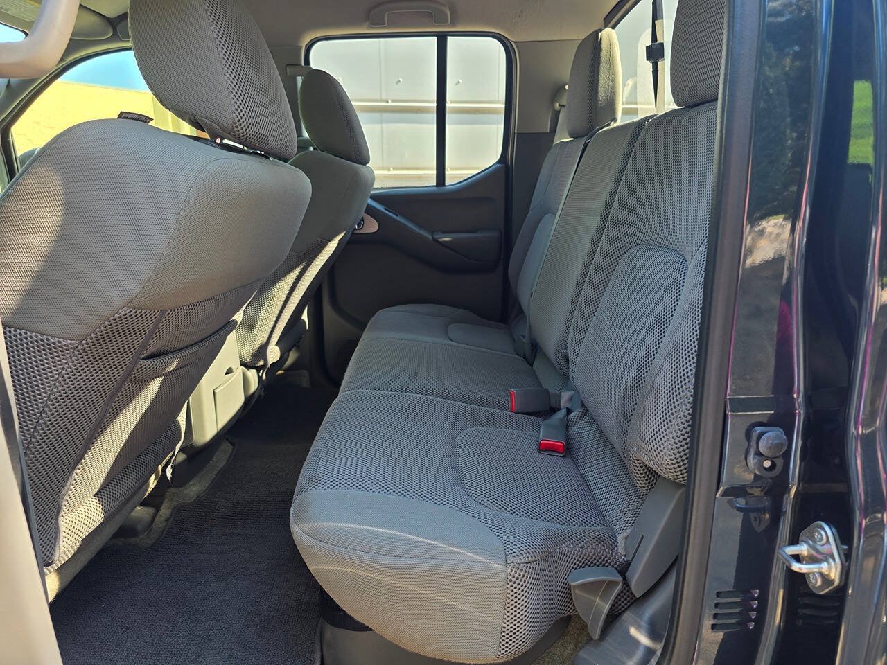 Used 2017 Nissan Frontier SV w/ SV Value Truck Package RWD image 27