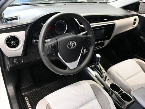 Used 2017 Toyota Corolla LE FWD image 9