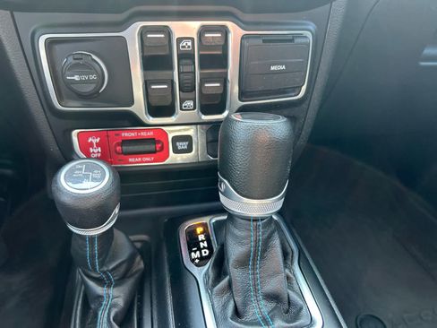 Used 2023 Jeep Wrangler Unlimited Rubicon 4xe w/ Cold Weather Group AWD/4WD image 29