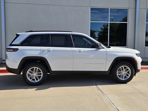 New 2026 Jeep Grand Cherokee Laredo X RWD image 2