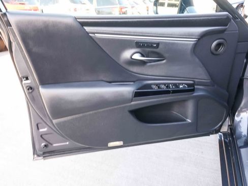 Used 2025 Lexus ES 300h w/ Premium Package FWD image 23