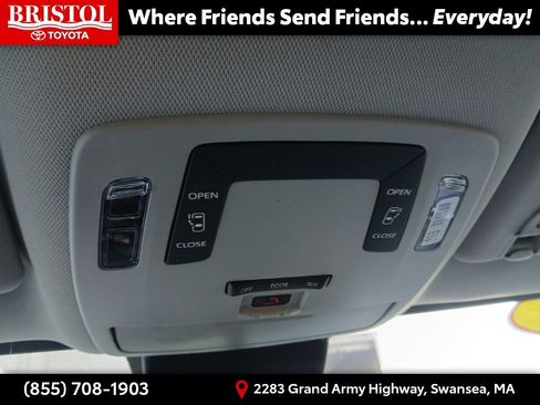 Used 2025 Toyota Sienna LE image 24