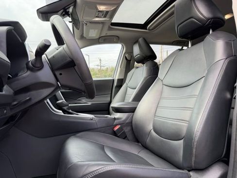 Used 2023 Toyota RAV4 XLE Premium image 19