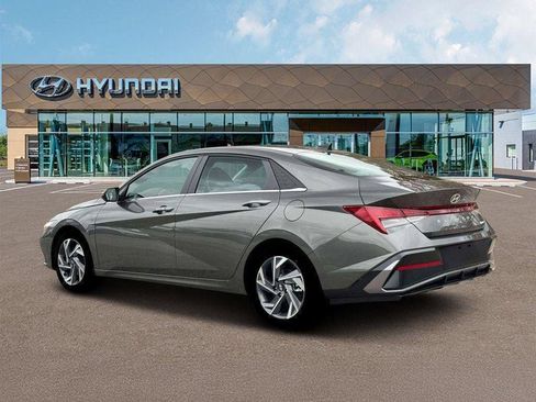 New 2026 Hyundai Elantra Limited FWD image 4