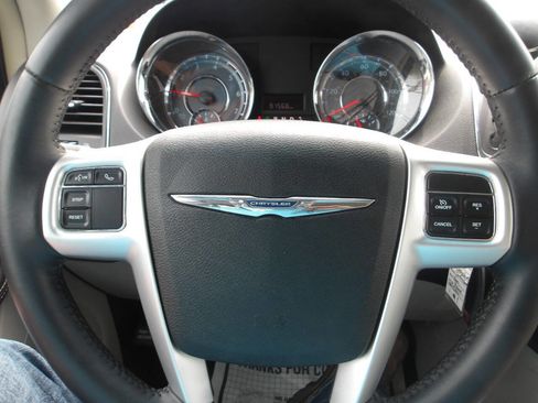 Used 2016 Chrysler Town & Country LX image 15