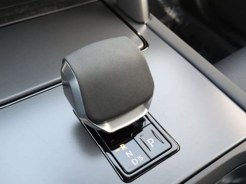 Used 2025 Land Rover Discovery Sport Dynamic SE image 33