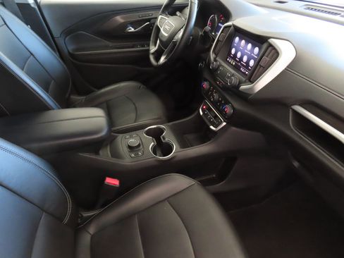 Used 2024 GMC Terrain SLT image 25