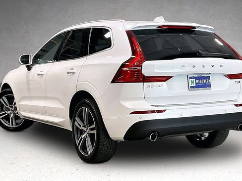 Used 2021 Volvo XC60 T5 Momentum w/ Premium Package AWD/4WD image 4