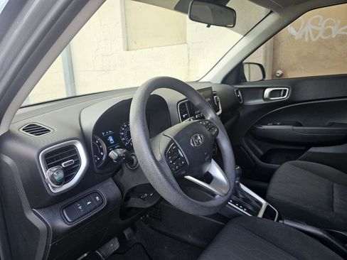 Used 2021 Hyundai Venue SE FWD image 27