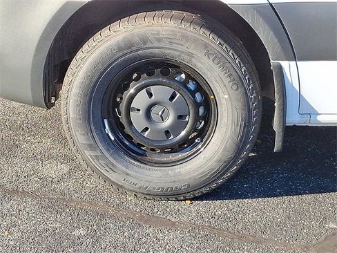 Used 2025 Mercedes-Benz Sprinter 2500 image 8