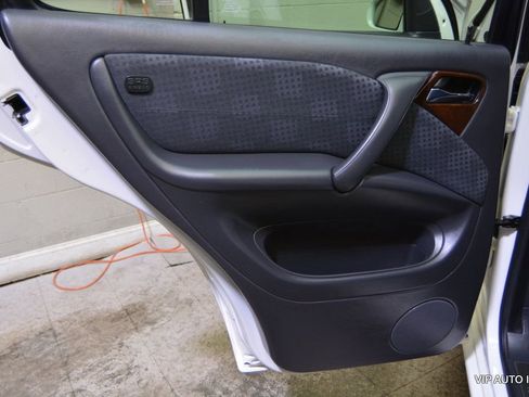 Used 2004 Mercedes-Benz ML 350 4MATIC image 9