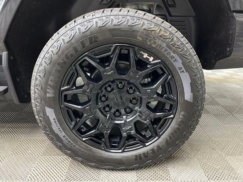 New 2026 GMC Hummer EV 4x4 Crew Cab image 4