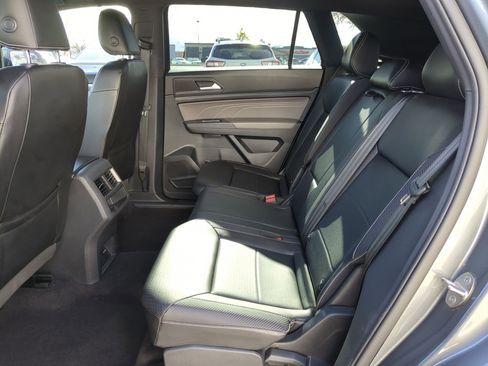 Used 2021 Volkswagen Atlas Cross Sport SEL image 31