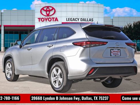 Used 2021 Toyota Highlander L image 8