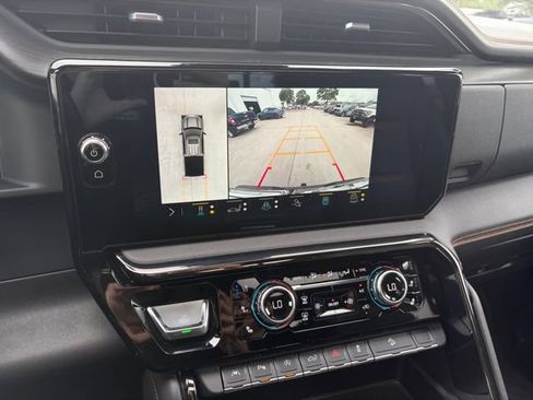 Used 2023 GMC Sierra 1500 AT4 w/ Technology Package AWD/4WD image 11