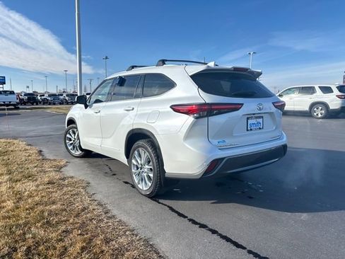 Used 2023 Toyota Highlander Limited image 5