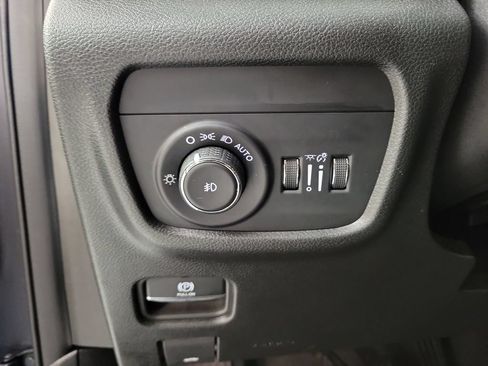 Used 2023 Jeep Grand Cherokee Limited w/ Black Appearance Package RWD image 13