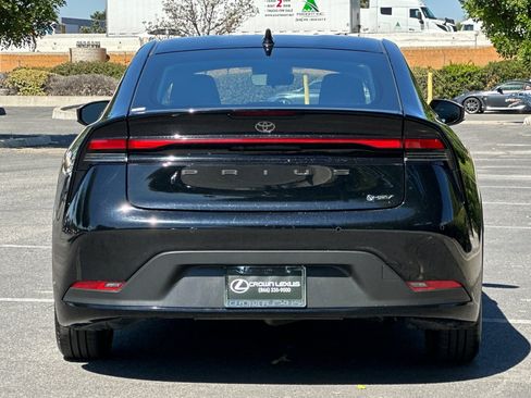 Used 2024 Toyota Prius LE FWD image 10