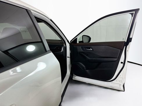 Used 2023 Nissan Rogue SV AWD/4WD image 30