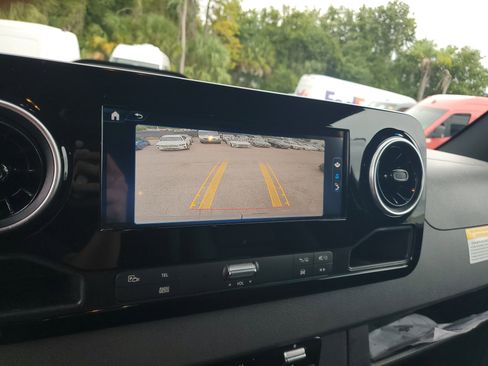 Used 2025 Mercedes-Benz Sprinter 2500 image 27