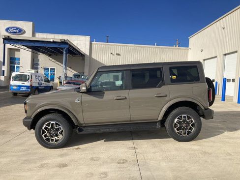 New 2025 Ford Bronco Outer Banks image 4