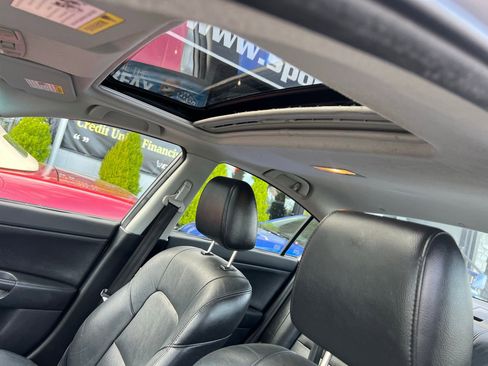 Used 2005 MAZDA MAZDA3 s w/ Moonroof & 6-CD Pkg image 12