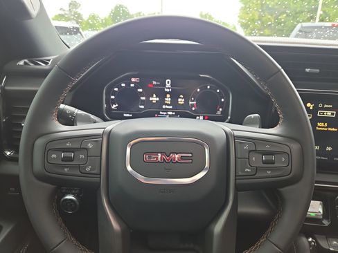 Used 2025 GMC Sierra 1500 AT4 w/ AT4 Premium Package AWD/4WD image 11