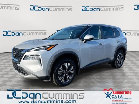 Used 2022 Nissan Rogue SV image 1