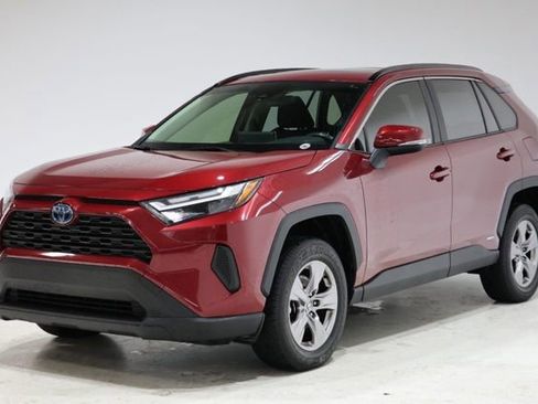 Used 2022 Toyota RAV4 XLE w/ Convenience Package AWD/4WD image 3
