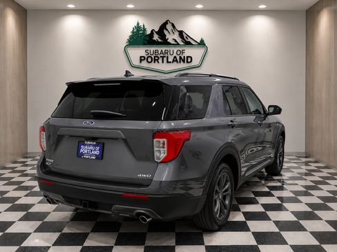 Used 2024 Ford Explorer XLT w/ Equipment Group 202A AWD/4WD image 5