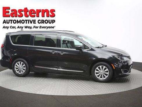 Used 2019 Chrysler Pacifica Touring-L FWD image 45