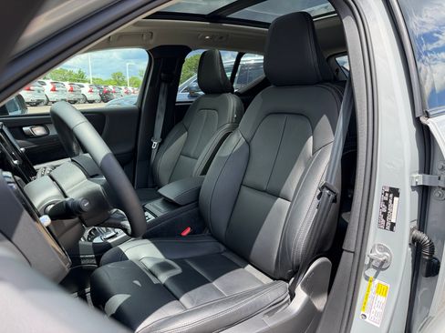 Used 2024 Volvo XC40 B5 Plus w/ Climate Package AWD/4WD image 8