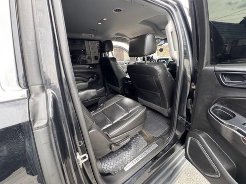 Used 2018 Chevrolet Suburban LT image 41