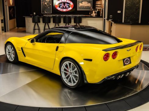 Used 2013 Chevrolet Corvette Z06 w/ 2LZ Preferred Equipment Group RWD image 17